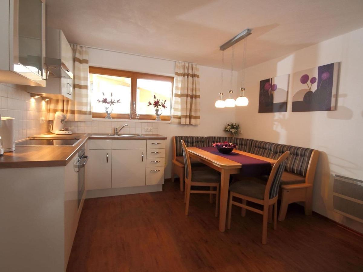 Boutique Apartment In Brixen With Mountain View Бріксен-ім-Тале Екстер'єр фото