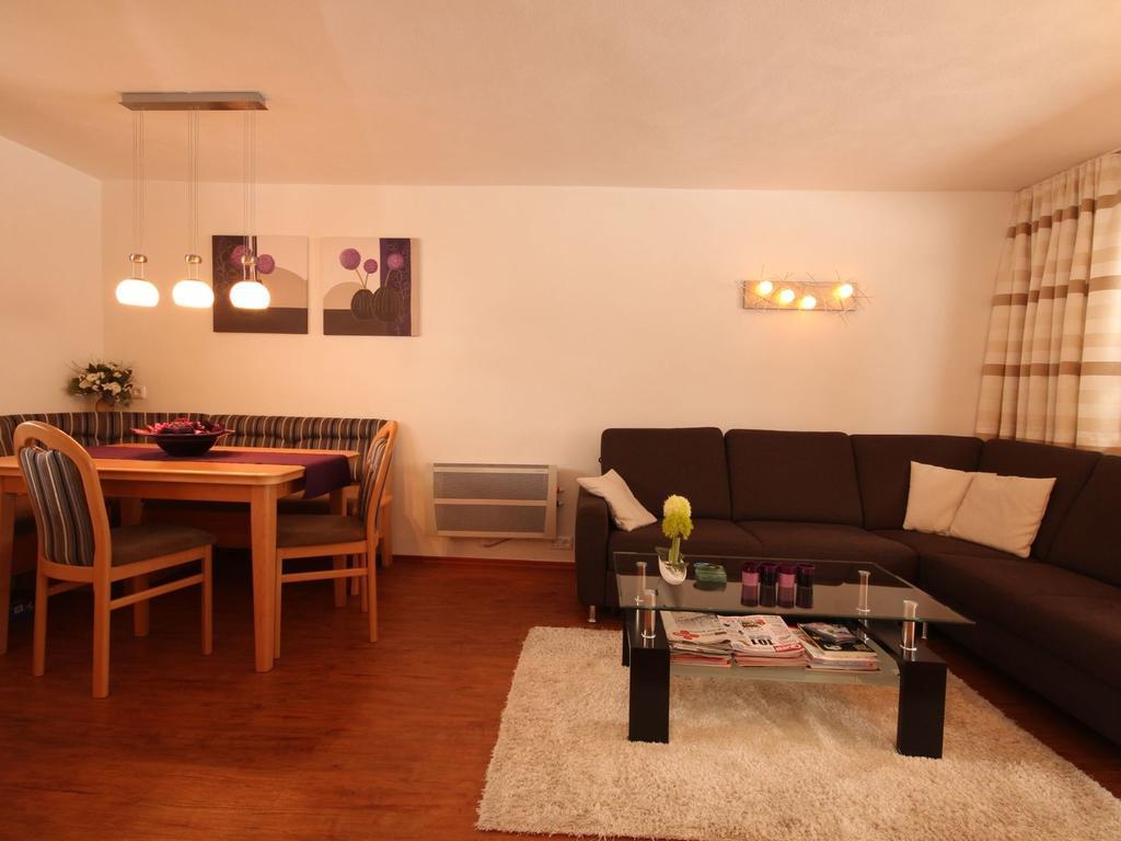 Boutique Apartment In Brixen With Mountain View Бріксен-ім-Тале Екстер'єр фото